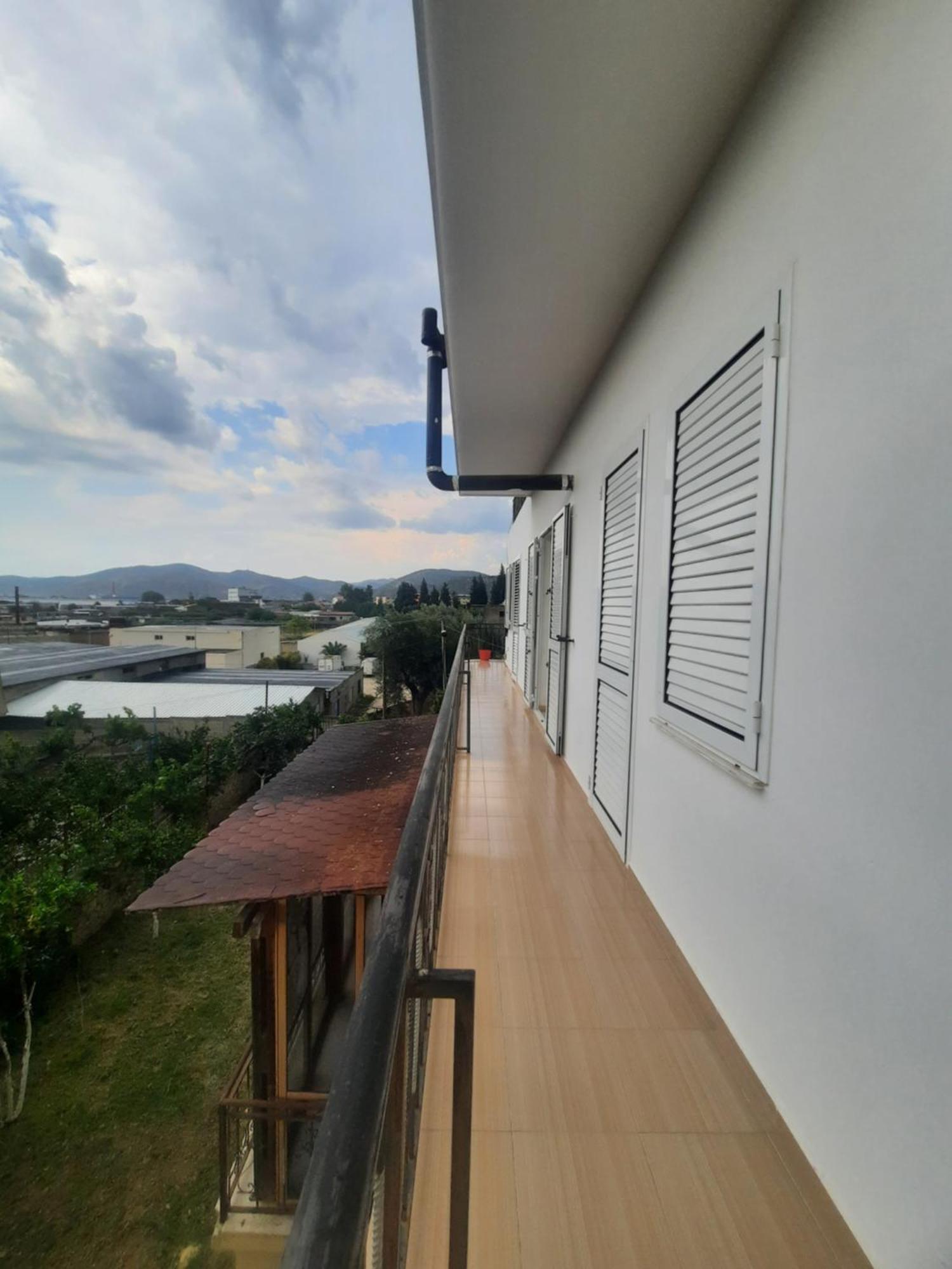 Guest House Irvin Berat Exterior photo