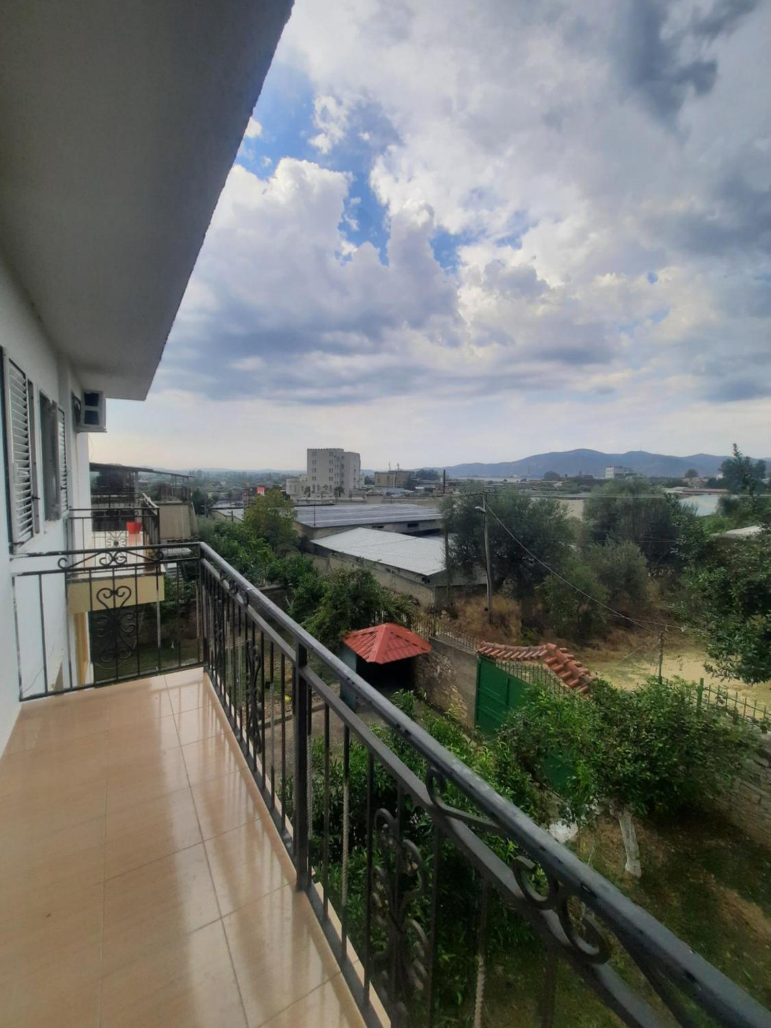 Guest House Irvin Berat Exterior photo